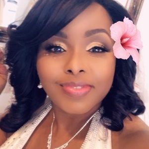 Meet your Posher, Gloria